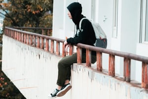 An image of a young teen with Bipolar Disorder